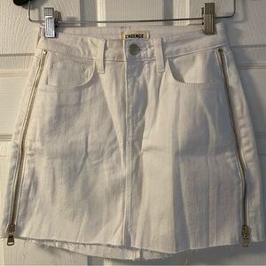 L’AGENCE Women's 23 White Allegra Denim Mini Skirt Side Zip Raw Hem NWOT